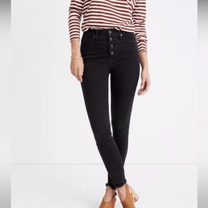 10" High-Rise Skinny Jeans in Berkeley Black: Button-Through Edition